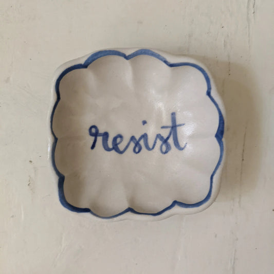 Resist Pinch Pot